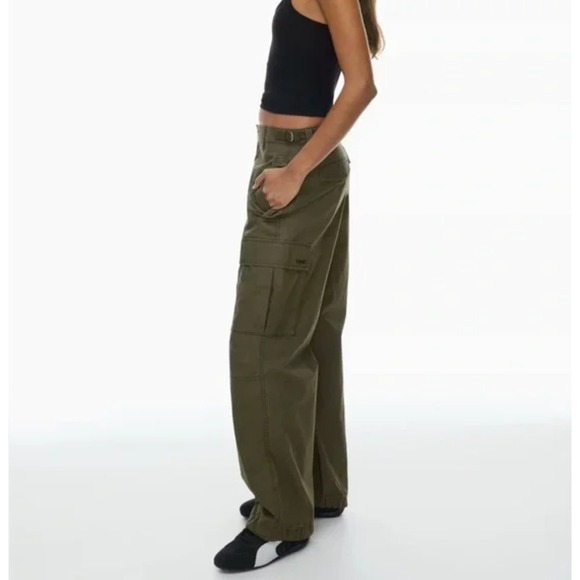 Aritzia TNA Supply Cargo Pant in Army Green Size 6 NWT - Picture 2 of 8